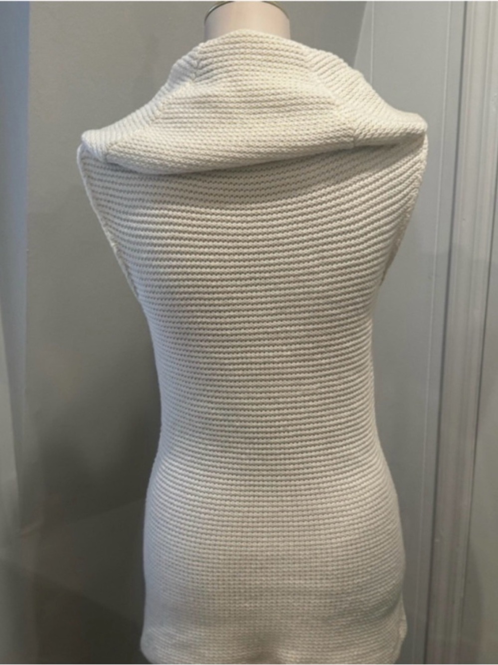 Michael Kors Elegant Cream knit Sleeveless tunic Sweater. Size XS - Picture 2 of 10